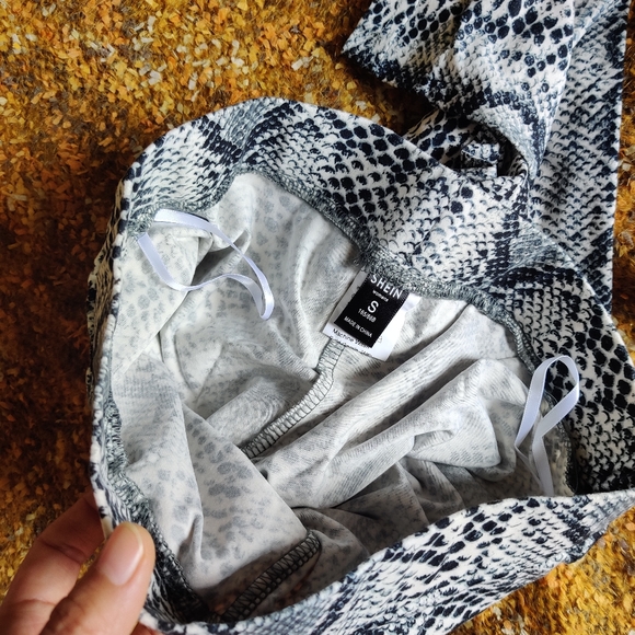 Shein Snake print leggings - Picture 2 of 4